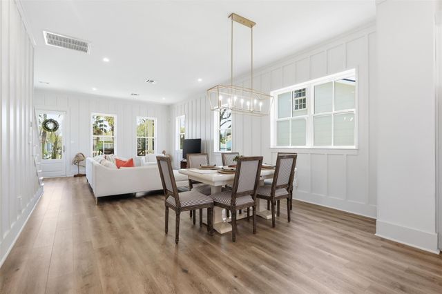 4712 Avenue Q, Galveston, TX 77551