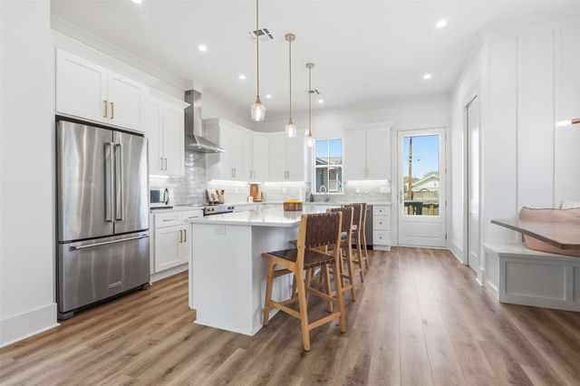 4712 Avenue Q, Galveston, TX 77551