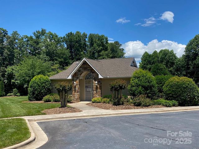 1504 Brentwood Place, Morganton, NC 28655