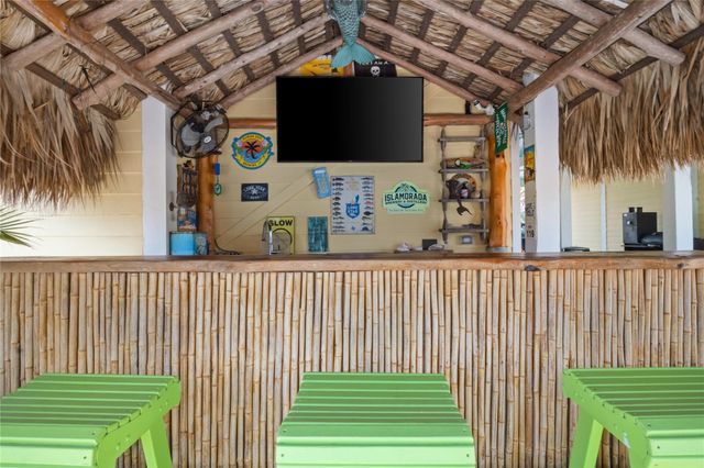 1100 Fountain View Drive, Crystal Beach, TX 77650