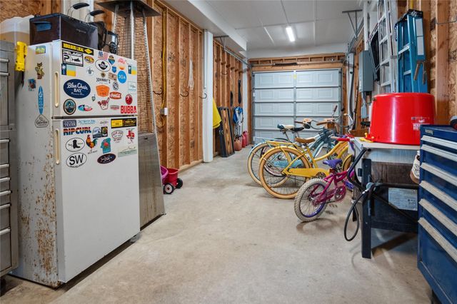 1100 Fountain View Drive, Crystal Beach, TX 77650