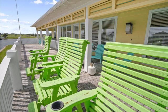1100 Fountain View Drive, Crystal Beach, TX 77650