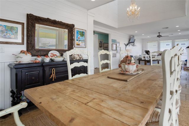 1100 Fountain View Drive, Crystal Beach, TX 77650