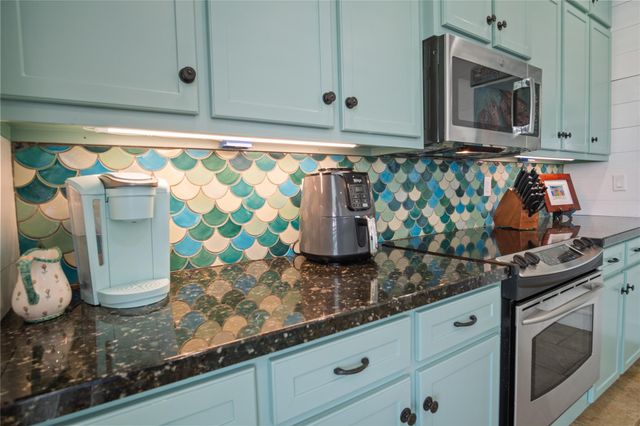 1100 Fountain View Drive, Crystal Beach, TX 77650