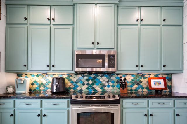 1100 Fountain View Drive, Crystal Beach, TX 77650