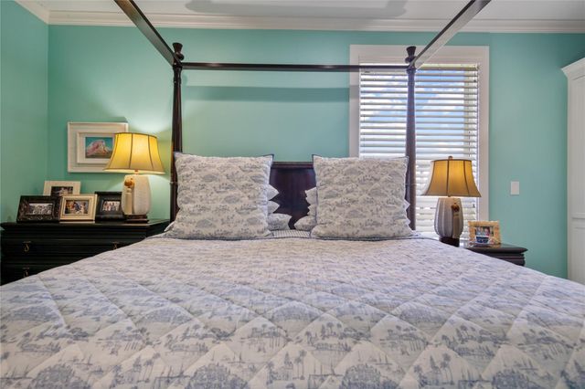 1100 Fountain View Drive, Crystal Beach, TX 77650