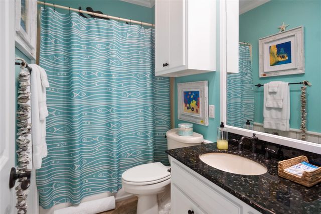 1100 Fountain View Drive, Crystal Beach, TX 77650