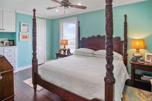 1100 Fountain View Drive, Crystal Beach, TX 77650