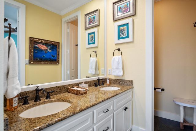 1100 Fountain View Drive, Crystal Beach, TX 77650