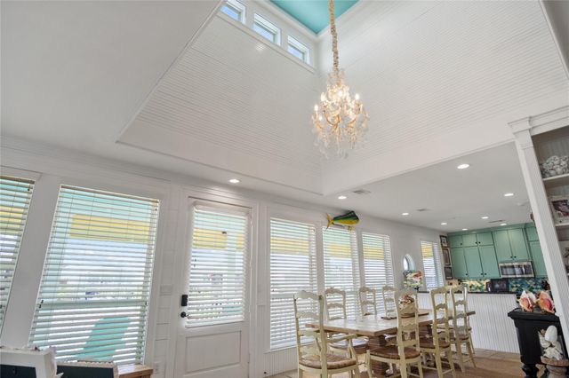 1100 Fountain View Drive, Crystal Beach, TX 77650