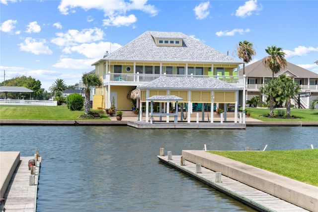 1100 Fountain View Drive, Crystal Beach, TX 77650