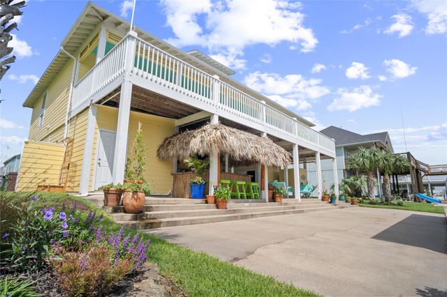 1100 Fountain View Drive, Crystal Beach, TX 77650