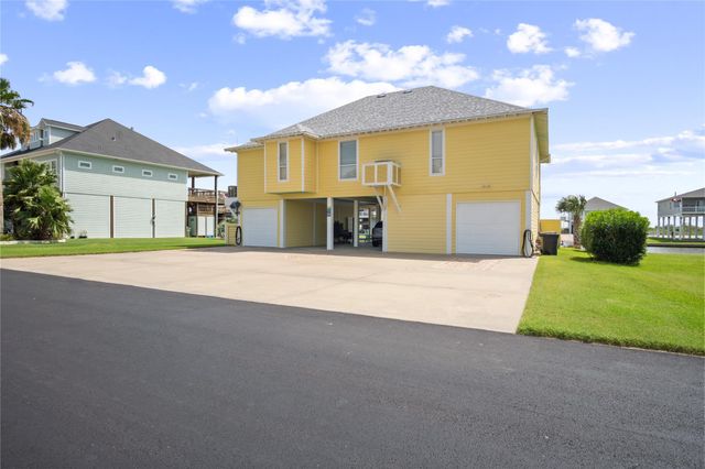 1100 Fountain View Drive, Crystal Beach, TX 77650