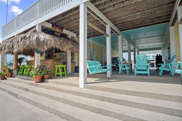 1100 Fountain View Drive, Crystal Beach, TX 77650