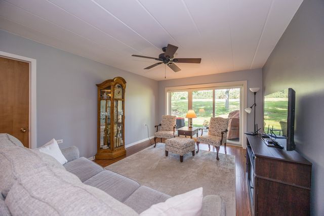 5540 Walnut Avenue 7A, Downers Grove, IL 60515