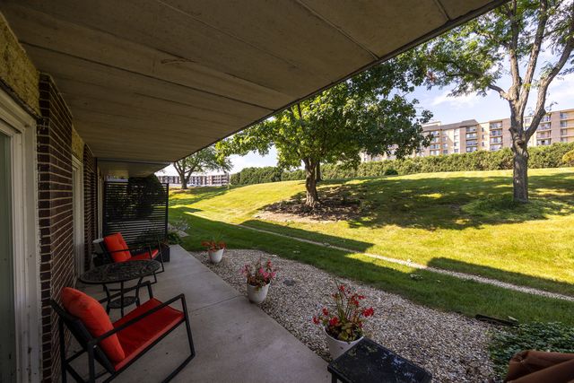 5540 Walnut Avenue 7A, Downers Grove, IL 60515