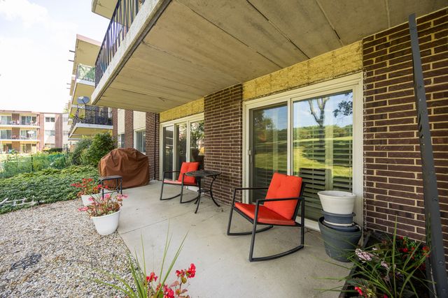 5540 Walnut Avenue 7A, Downers Grove, IL 60515