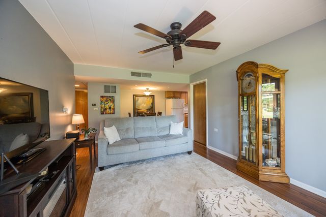 5540 Walnut Avenue 7A, Downers Grove, IL 60515