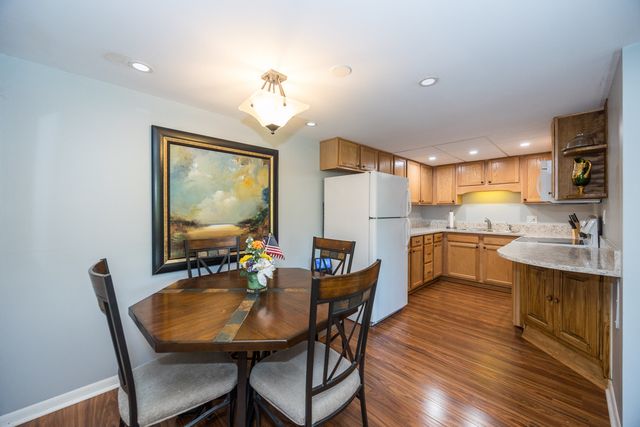 5540 Walnut Avenue 7A, Downers Grove, IL 60515