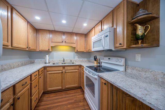 5540 Walnut Avenue 7A, Downers Grove, IL 60515
