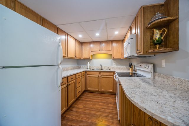 5540 Walnut Avenue 7A, Downers Grove, IL 60515