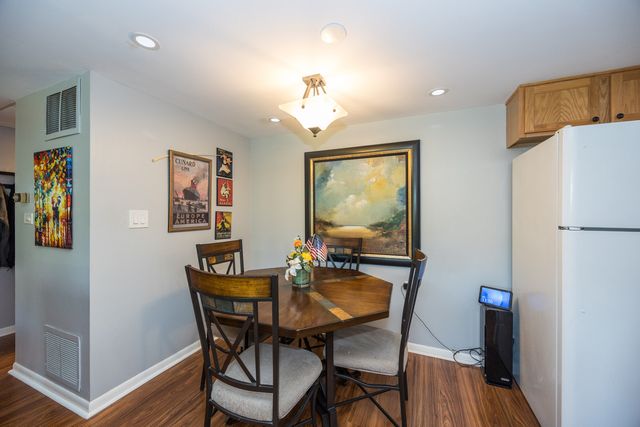 5540 Walnut Avenue 7A, Downers Grove, IL 60515