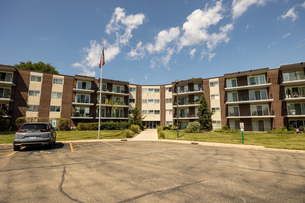 5540 Walnut Avenue 7A, Downers Grove, IL 60515