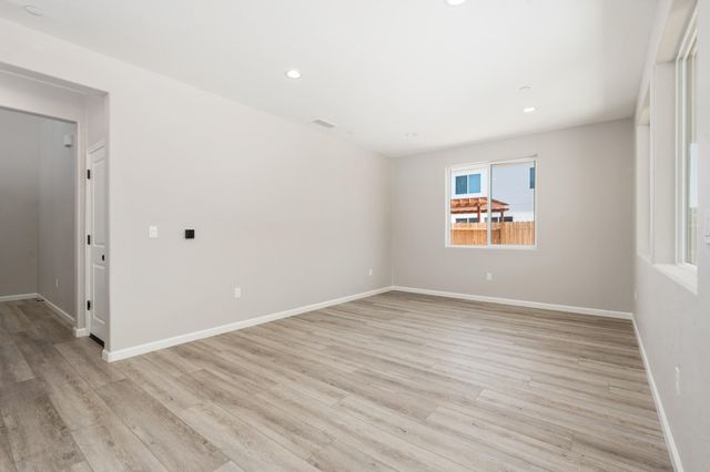 744 S Apple Street, Dinuba, CA 93618