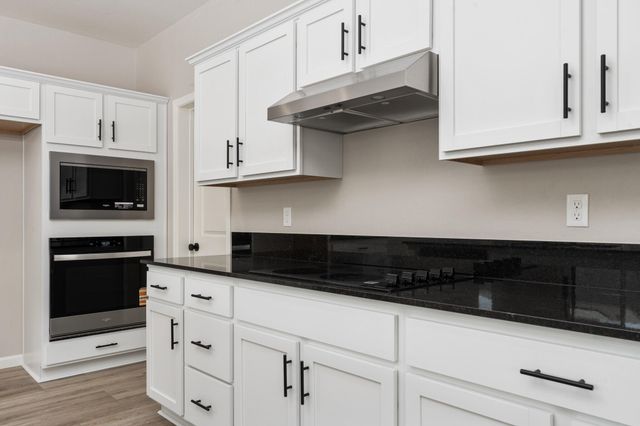 744 S Apple Street, Dinuba, CA 93618