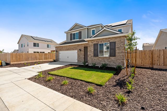 744 S Apple Street, Dinuba, CA 93618