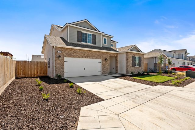 744 S Apple Street, Dinuba, CA 93618