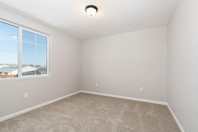 744 S Apple Street, Dinuba, CA 93618