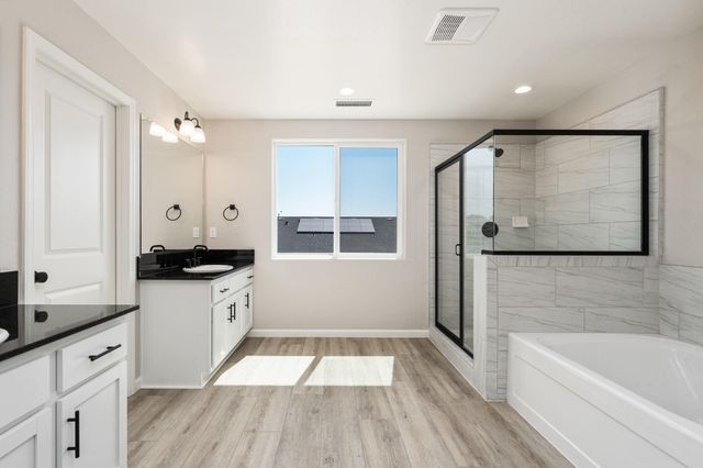 744 S Apple Street, Dinuba, CA 93618