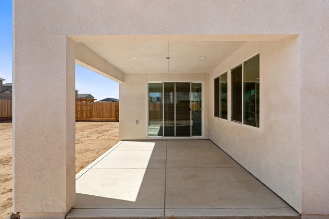 744 S Apple Street, Dinuba, CA 93618