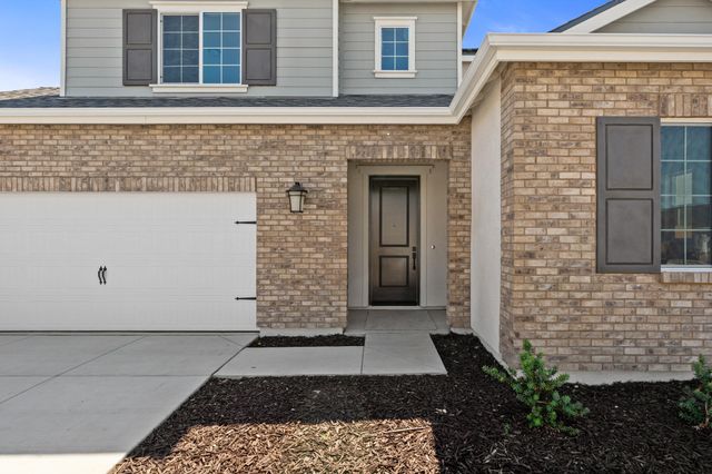 744 S Apple Street, Dinuba, CA 93618