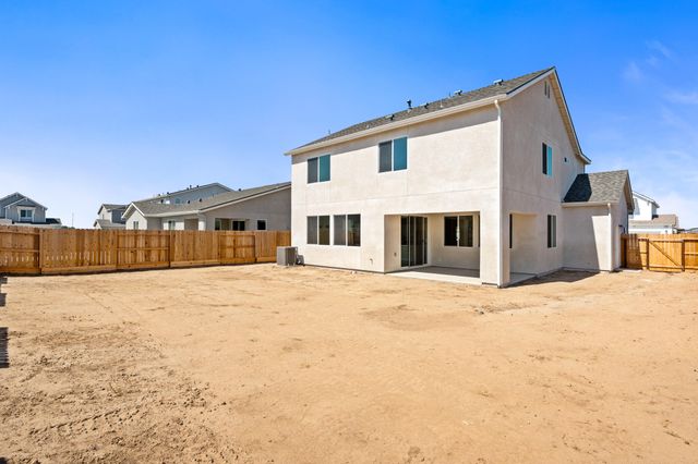744 S Apple Street, Dinuba, CA 93618