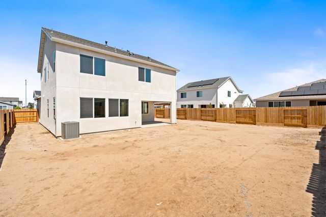 744 S Apple Street, Dinuba, CA 93618