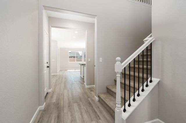 744 S Apple Street, Dinuba, CA 93618