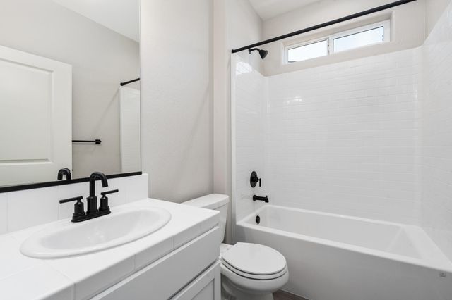 744 S Apple Street, Dinuba, CA 93618