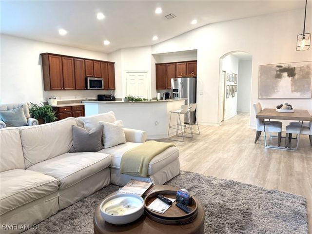 1252 Rialto WAY 202, Naples, FL 34114
