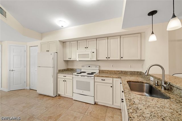 5045 Cedar Springs DR 103, Naples, FL 34110