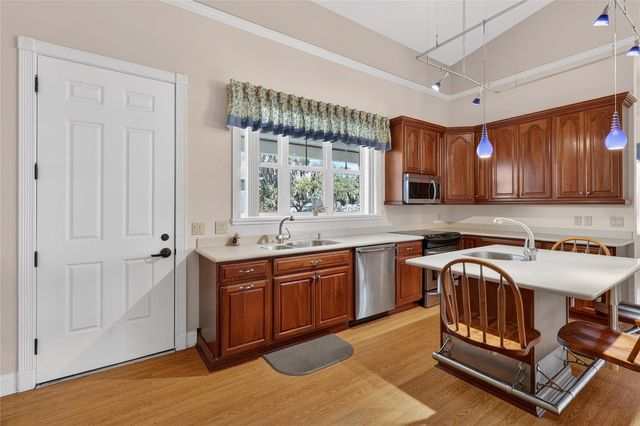 2128 LAKE ARIANA BOULEVARD, Auburndale, FL 33823