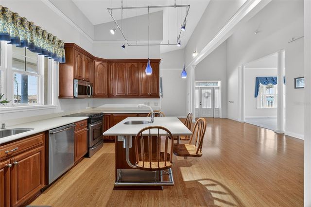 2128 LAKE ARIANA BOULEVARD, Auburndale, FL 33823