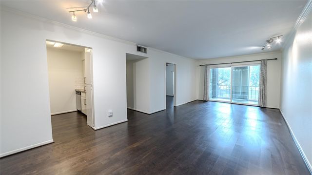 7575 Katy Freeway 103, Houston, TX 77024