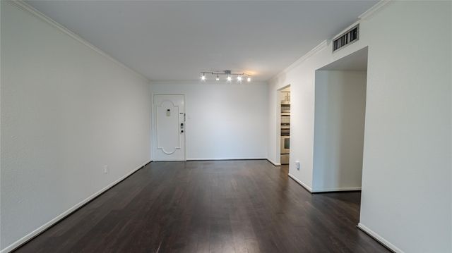 7575 Katy Freeway 103, Houston, TX 77024