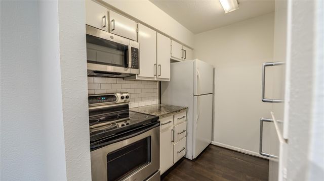 7575 Katy Freeway 103, Houston, TX 77024