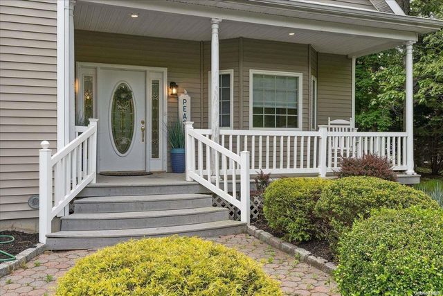5 Mill Race, Hampton Bays, NY 11946
