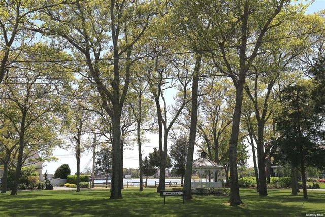 5 Mill Race, Hampton Bays, NY 11946