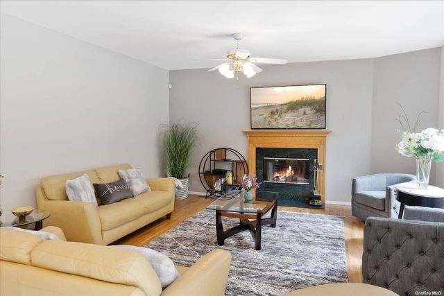 5 Mill Race, Hampton Bays, NY 11946