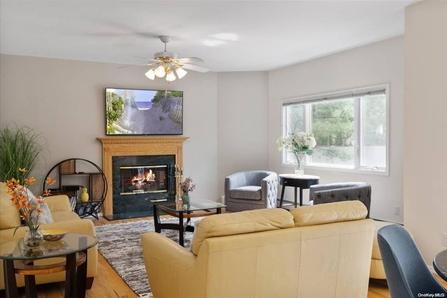 5 Mill Race, Hampton Bays, NY 11946